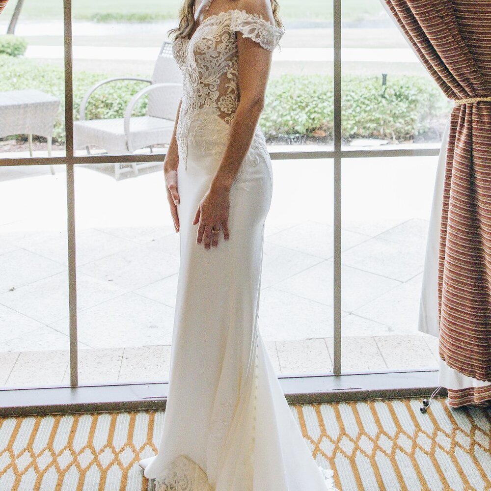 ANNA GRACE Elegant Luxurious Crepe Fabric Lace Designer Wedding Gown Size 4 - Picture 11 of 13